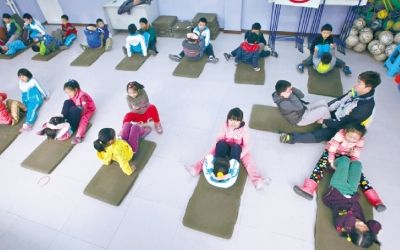 �������磬�����^(q��)��Ⱦ��������(j��)�К����_�A(y��)���������������Н��F�����ϱ��L(f��ng)���(q��)ɢ�F�����D��R��һС���꼉�ĺ��ӂ��ڌW(xu��)У���������w���n������ӛ��